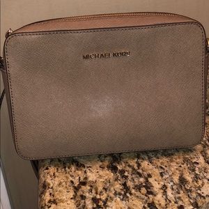 Michael Kors Jetsetter cross body